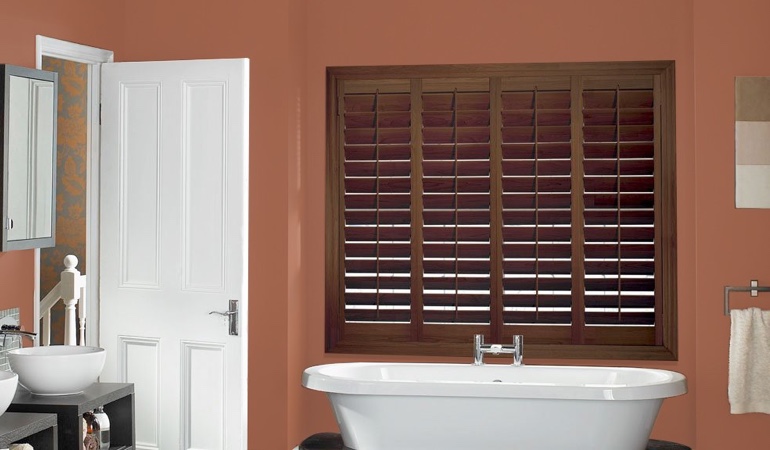 Put old paint to excellent use and give your rooms a new life. Plantation shutters in a bathroom