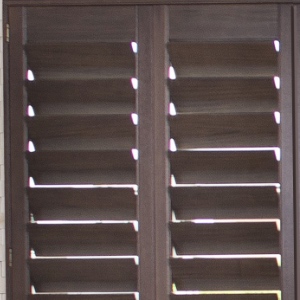 Ovation wood shutters with hidden tilt rod