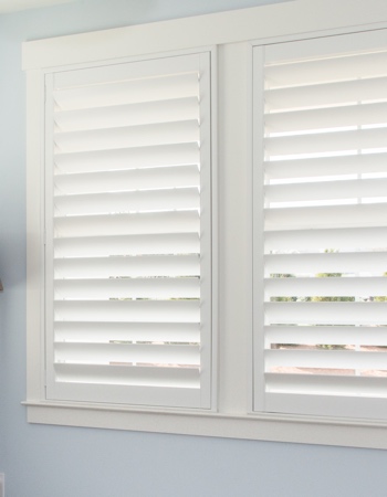 Hidden tilt rod shutters closed. Plantation shutters with hidden tilt rods in San Antonio
